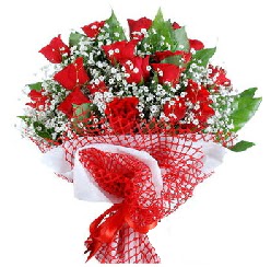 11 kırmızı gülden buket  Kars çiçek satışı 