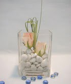2 adet gül camda taslarla   Kars uluslararası çiçek gönderme 
