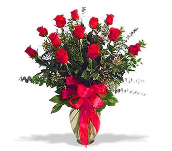 çiçek siparisi 11 adet kirmizi gül cam vazo  Kars çiçek gönderme sitemiz güvenlidir 