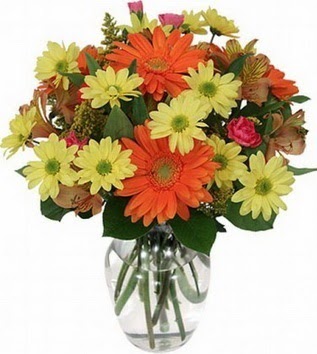  Kars ucuz çiçek gönder  vazo içerisinde karışık mevsim çiçekleri