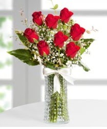 7 Adet vazoda kırmızı gül sevgiliye özel  Kars güvenli kaliteli hızlı çiçek 